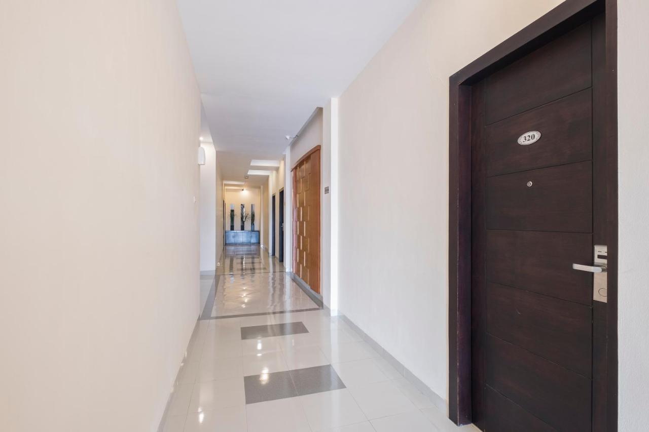 Oyo 424 Asia Hotel Makasar Zewnętrze zdjęcie