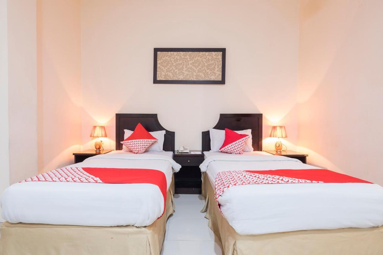 Oyo 424 Asia Hotel Makasar Zewnętrze zdjęcie