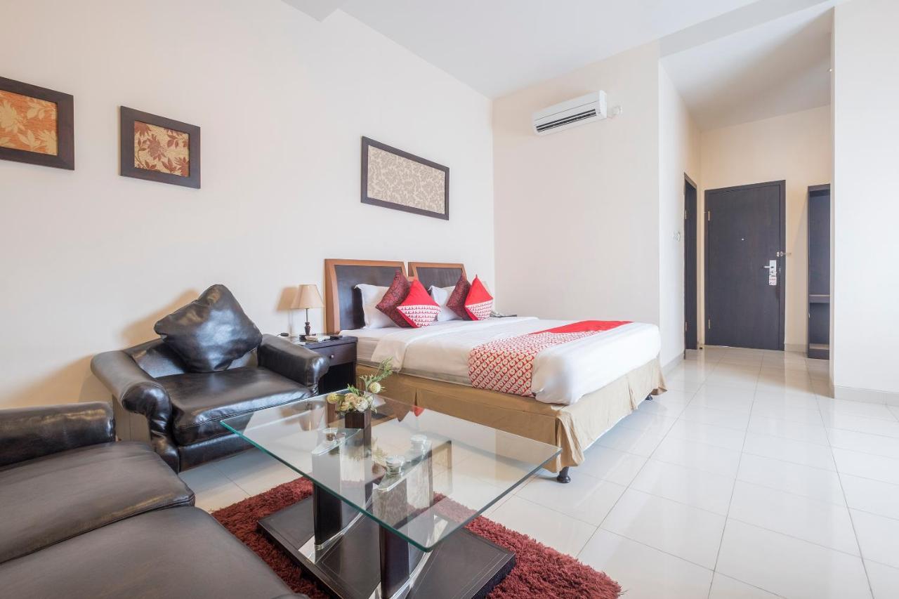 Oyo 424 Asia Hotel Makasar Zewnętrze zdjęcie