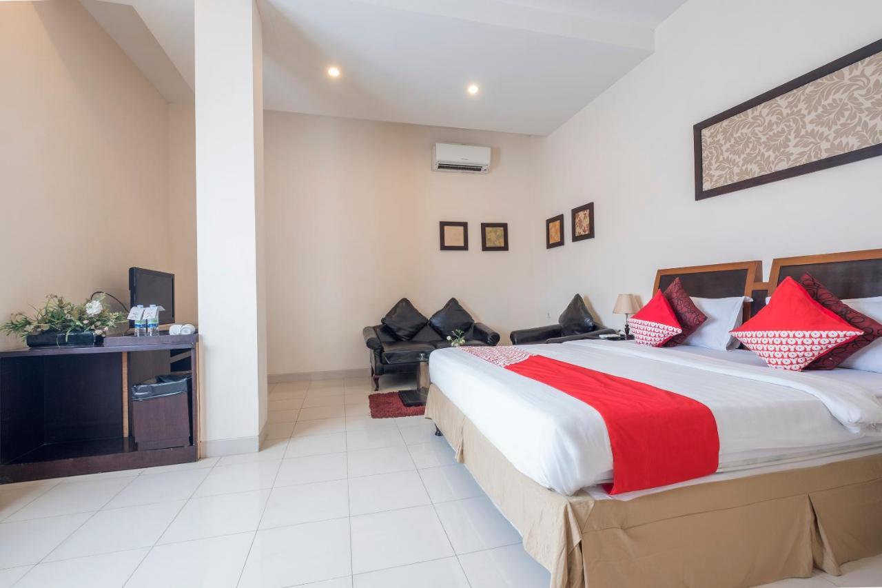 Oyo 424 Asia Hotel Makasar Zewnętrze zdjęcie