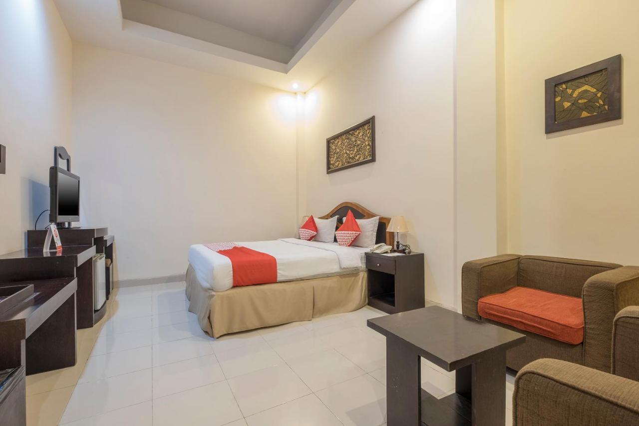 Oyo 424 Asia Hotel Makasar Zewnętrze zdjęcie