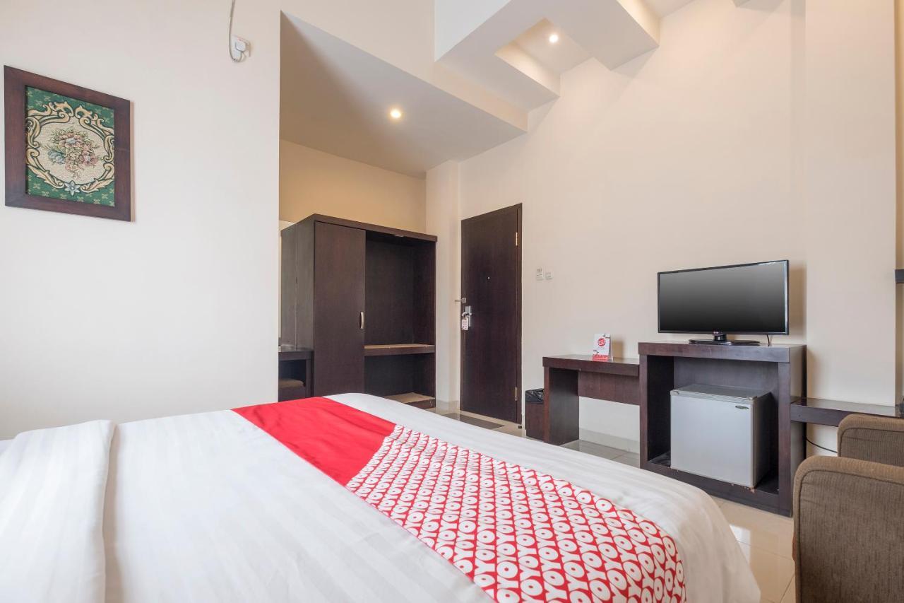 Oyo 424 Asia Hotel Makasar Zewnętrze zdjęcie