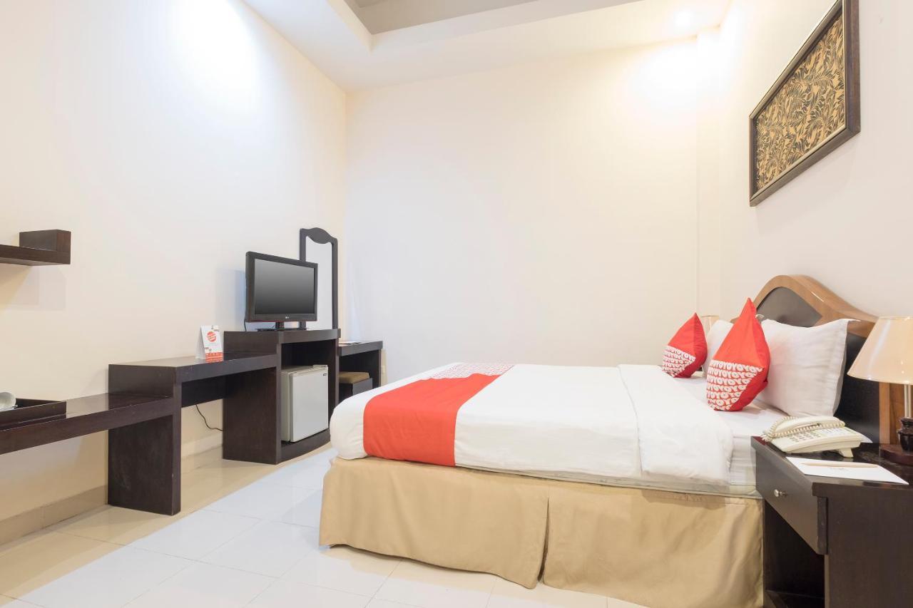 Oyo 424 Asia Hotel Makasar Zewnętrze zdjęcie