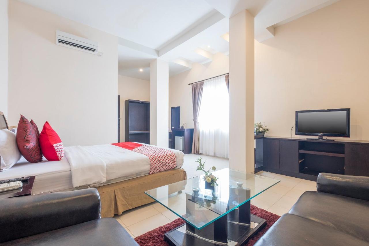 Oyo 424 Asia Hotel Makasar Zewnętrze zdjęcie