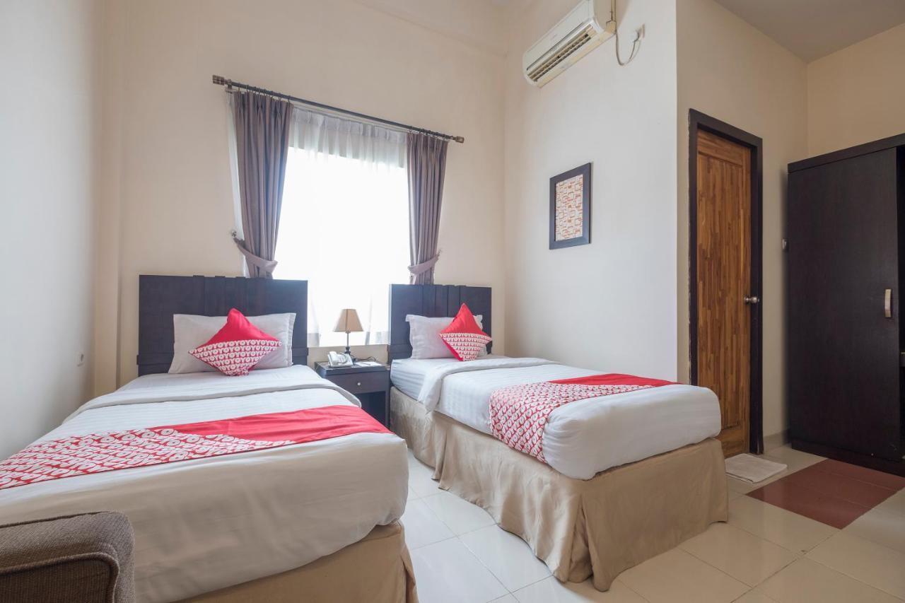 Oyo 424 Asia Hotel Makasar Zewnętrze zdjęcie